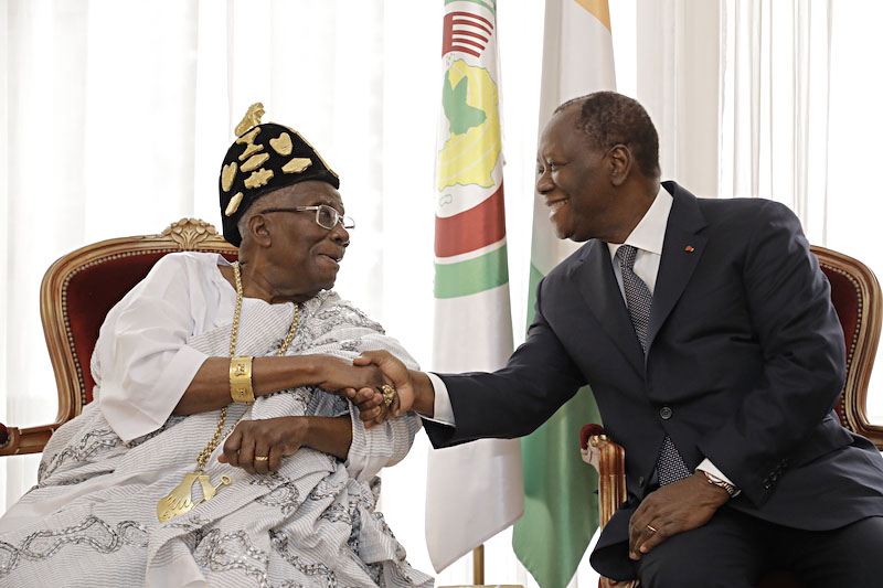 Paix et développement : le Roi de l’Indénié félicite le Président Alassane Ouattara pour la bonne tenue du pays