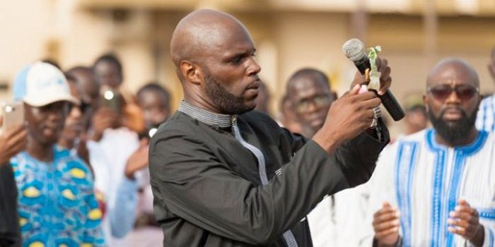 Sénégal: le polémiste Kémi Séba acquitté après avoir brûlé un billet en CFA