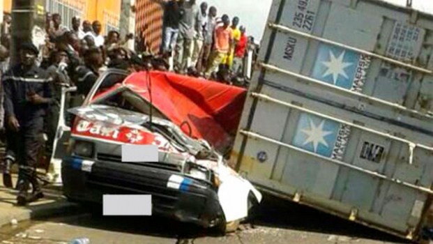 Côte d'Ivoire/Accident: Le conteneur d'un camion remorque écrase un taxi et fait six morts