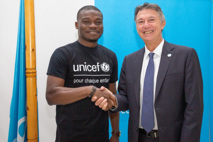 L’UNICEF nomme Jean-Michel Onnin, champion pour les enfants et lance son guide de plaidoyer des jeunes