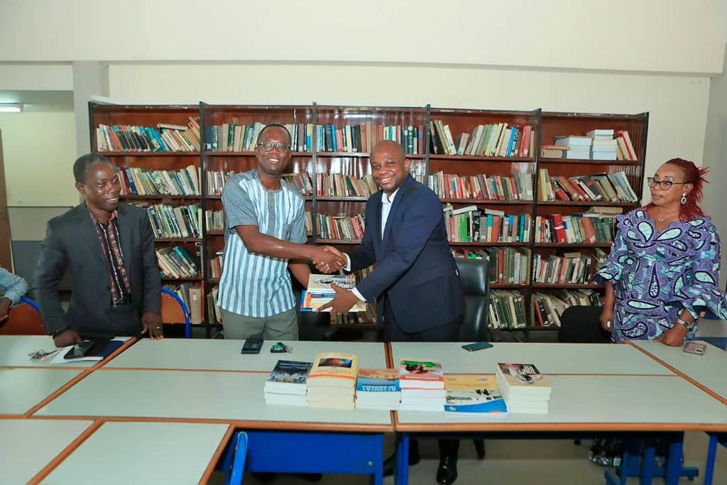 CAN 2023: Dr Konadjé apporte son soutien aux Éléphants en équipant des bibliothèques