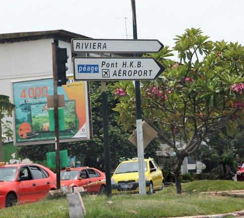 Panneaux directionnels : s’orienter devient facile à Abidjan