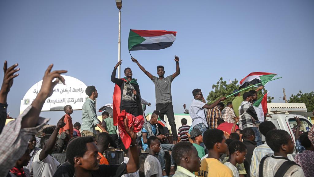 Soudan : accord entre manifestants et militaires sur une transition politique de trois ans