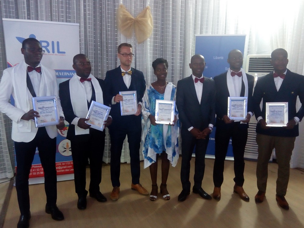 Formation des jeunes leaders politiques : La Friedrich Ebert Stiftung récompense des membres du Réseau Ivoirien des Leaders lors d’un dîner gala
