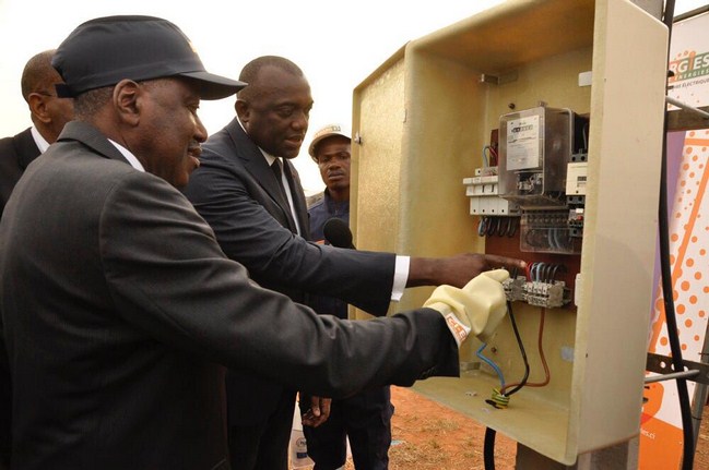 Électrification rurale : le Premier Ministre ivoirien, Amadou Gon Coulibaly, met sous tension 60 villages dans la région de Man