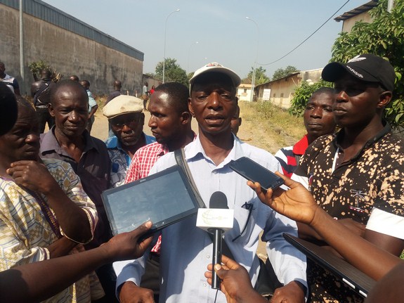 Sous la menace d'un licenciement collectif, des employés de Olheol de Bouaké le réclament leur droit