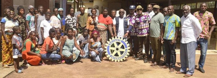 Action Sociale/Don du Rotary Club Abidjan Lagune à l’union des femmes du canton de Krindjabo