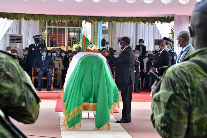 Hommage national : le Premier Ministre Amadou Gon Coulibaly élevé, à titre posthume, à la dignité de Grand-Croix de l’Ordre national