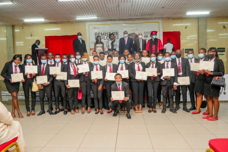 Remise de diplômes : le Réseau des universités des sciences et technologies d’Afrique célèbre plus 140 étudiants