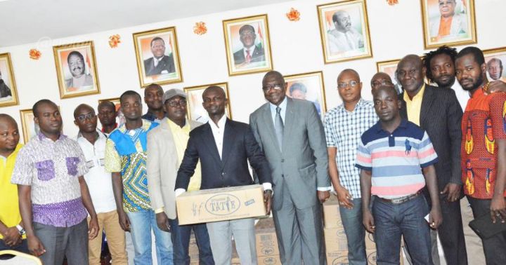 Côte d’Ivoire/Ramadan : Le Ministre François Amichia offre du sucre aux journalistes sportifs musulman