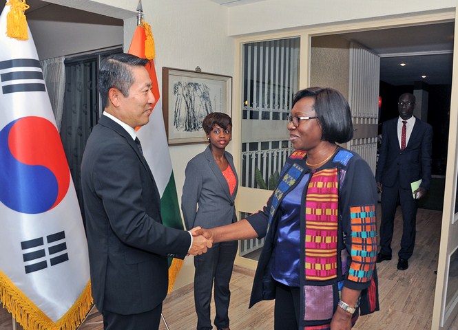 Côte d’Ivoire : Paulette Badjo EZOUEHU  livre le message du gouvernement à l’occasion de la fête  nationale de la République de Corée