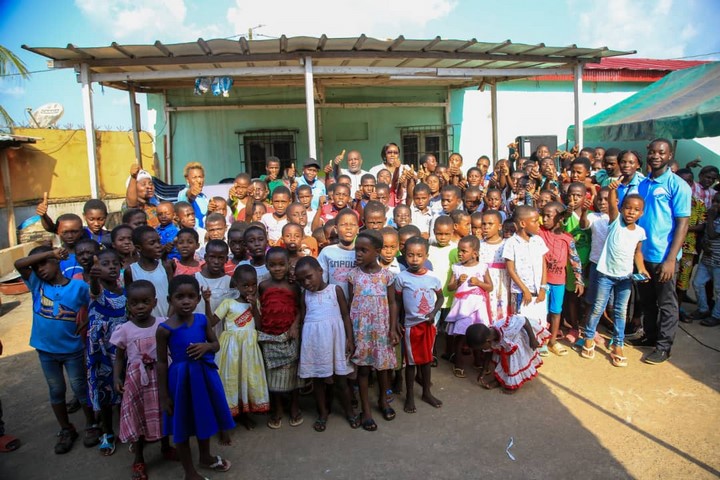 Arbre de Noël : l’Ong le Bâton du Berger donne le sourire à près d'une centaine d'enfants orphelins