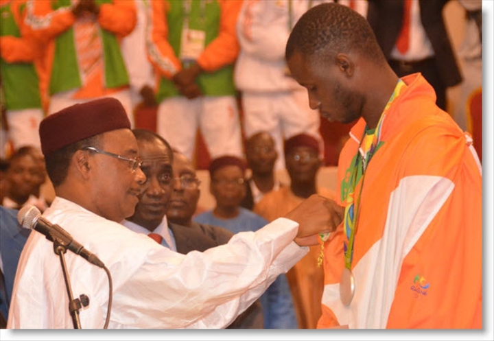 Niger : le vice-champion olympique de taekwondo Alfaga honoré par le président Issoufou