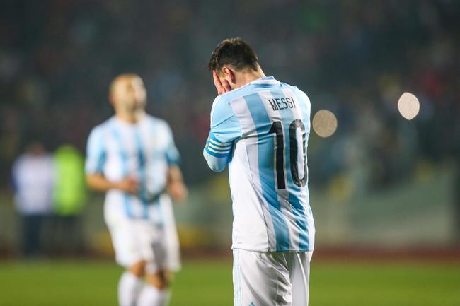 Messi arrête avec l'Argentine après trois finales perdues en trois ans