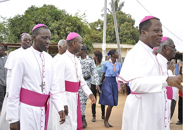 Les évêques ivoiriens appellent le gouvernement à « poursuivre et achever le processus du désarmement, car les armes circulent encore dans le pays»