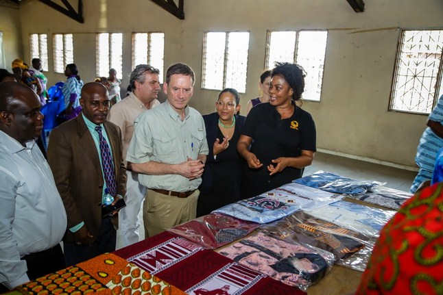 Autonomisation et inclusion politique et des femmes:  L’Administrateur de USAID en visite à Abobo