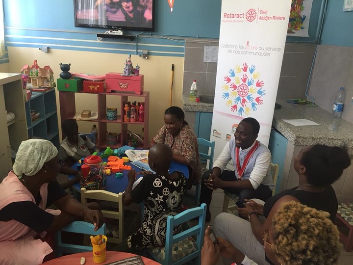 Action d’intérêt public/Goûter du cœur : Le Rotaract Abidjan Riviera comble les enfants internés au CHU de Treichville