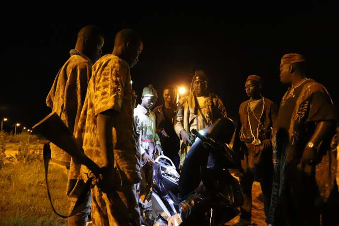 Les chasseurs dozos, gardiens sacrés et encombrants du Nord ivoirien