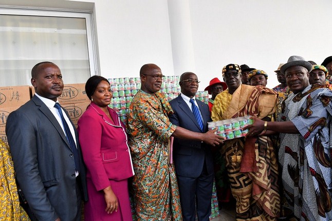 Ramadan : la génération Tchagba offre du sucre, du riz et du lait au Premier Ministre Amadou Gon Coulibaly