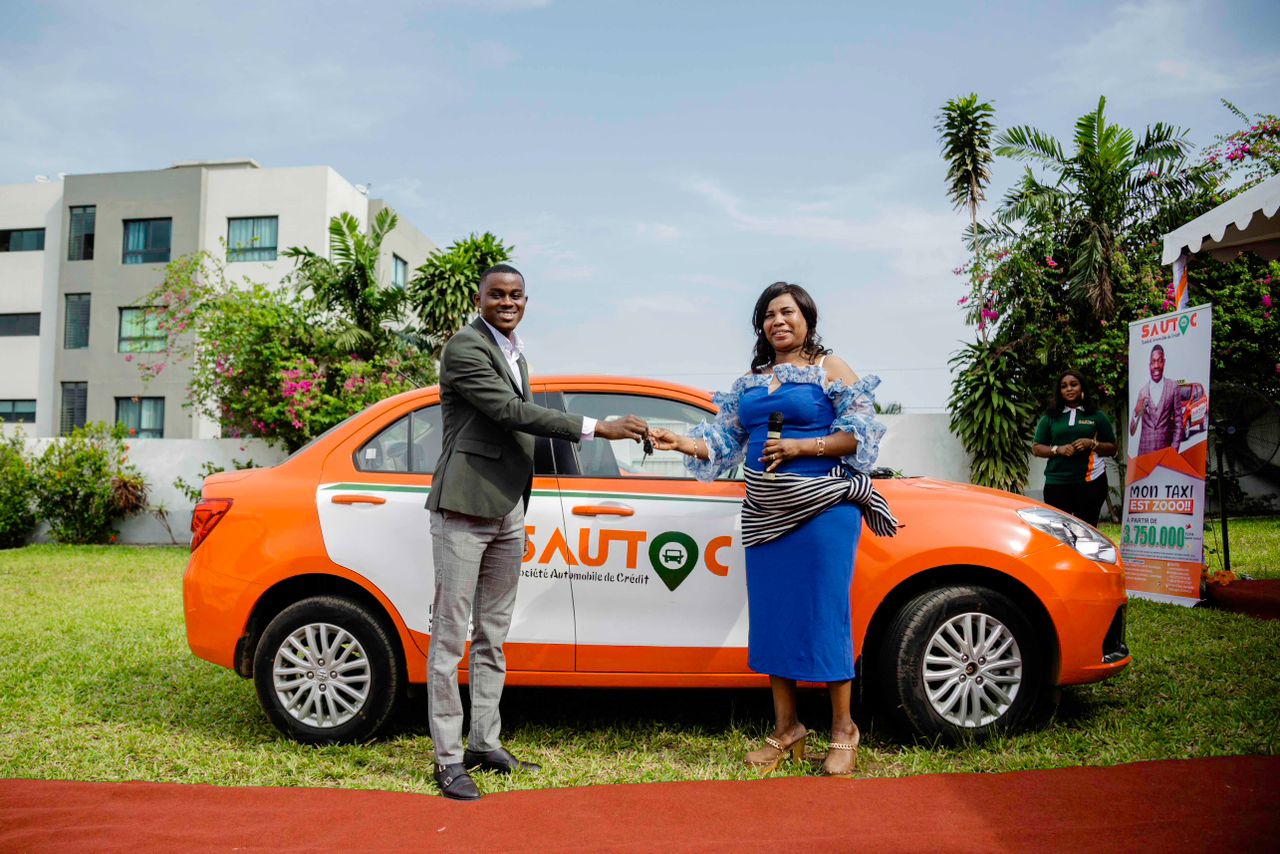 Promotion de l'entrepreunariat féminin: des souscripteurs de l'UIAFFIF reçoivent des clés de leurs véhicules avec Sautoc
