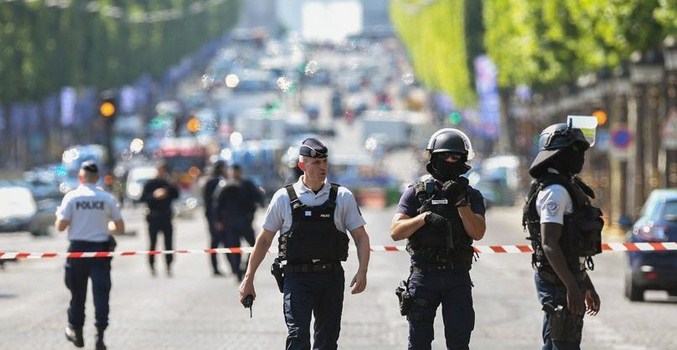 Attentat raté des Champs-Elysées : Adam Djaziri a alerté des médias trois semaines avant son passage à l'acte