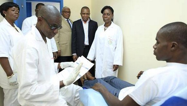 Couverture maladie: Jean-Claude Kouassi visite le centre de santé de l’Inp-Hb
